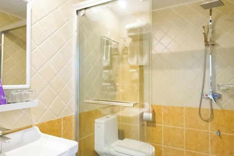 Bathroom 4, Dongshan Zhuolan Resort Hotel, Zhangzhou