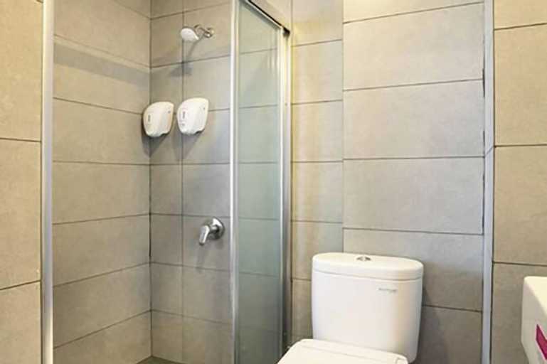 Bathroom 16