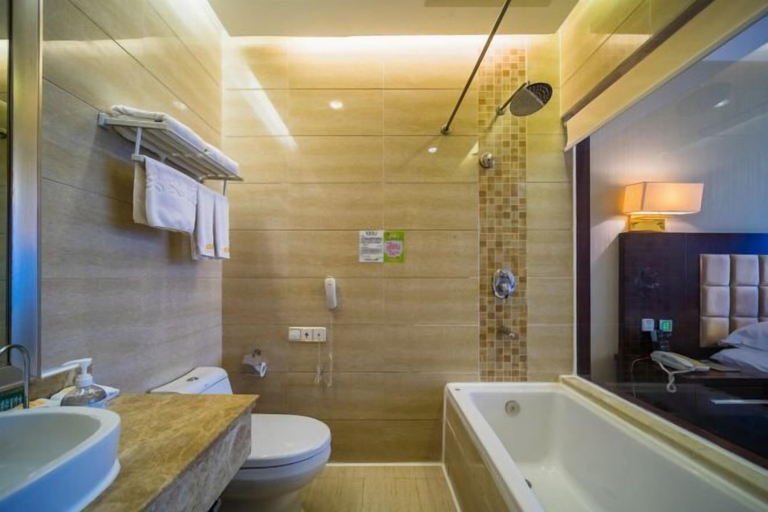 Bathroom 3, Ramada Hotel Zhangjiajie (Tianmen Mountain Cable Car Station), Zhangjiajie