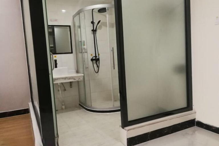 Bathroom 3, Qinji Hotel (Wuyue Plaza Baishihu Park), Qinzhou