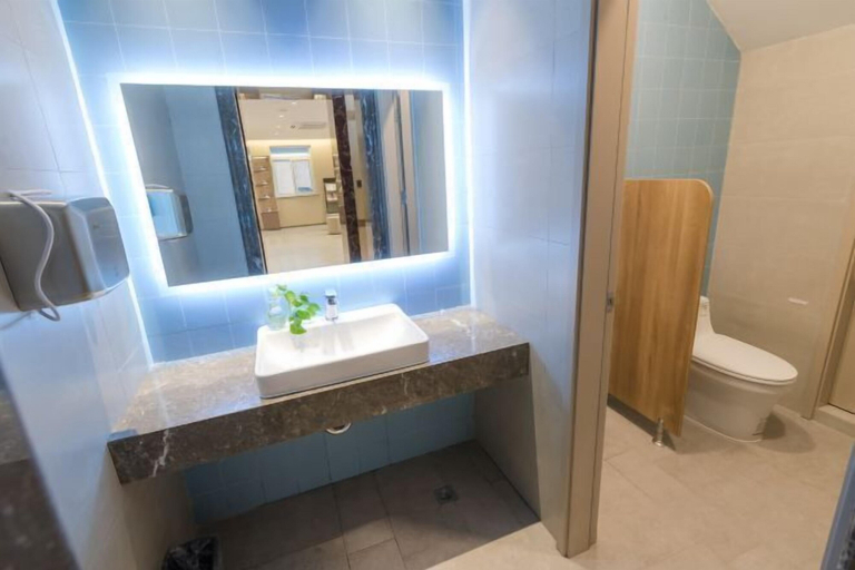 Bathroom 3, Home Inn Neo (Shanghai Xujiahui Wanping South Road), Shanghai