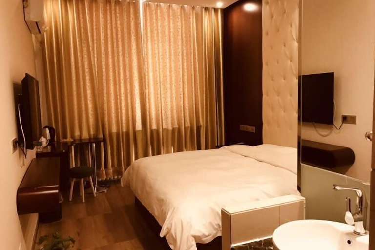 Bedroom 3, Yinhe Hotel, Xilin Gol