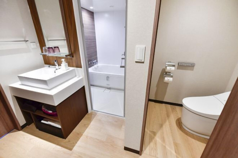 Bathroom 12