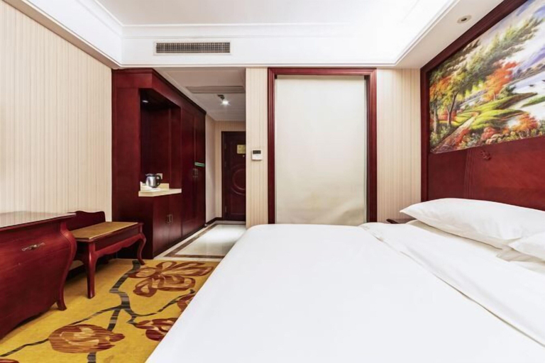 Bedroom 3, Vienna Hotel (Zaozhuang Xuecheng Distrct High-speed Railway Station), Zaozhuang