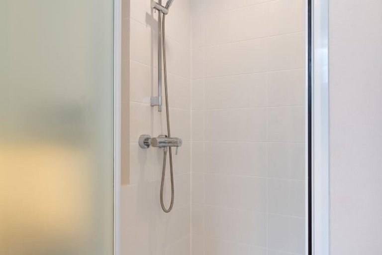 Bathroom 18