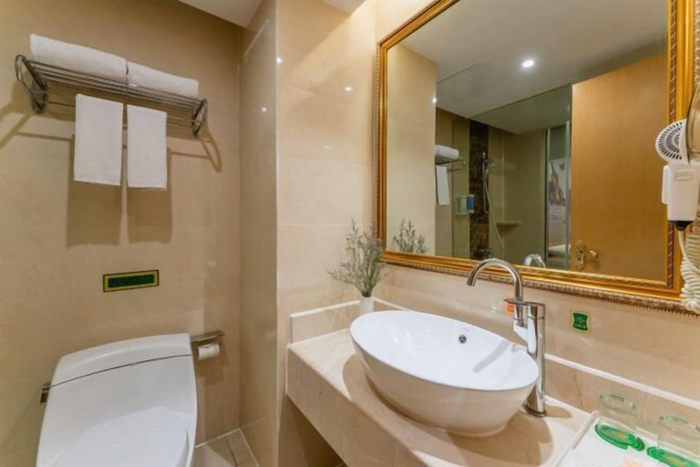 Bathroom 3, Vienna Hotel (Yidou Jiefang Mansion), Yichang