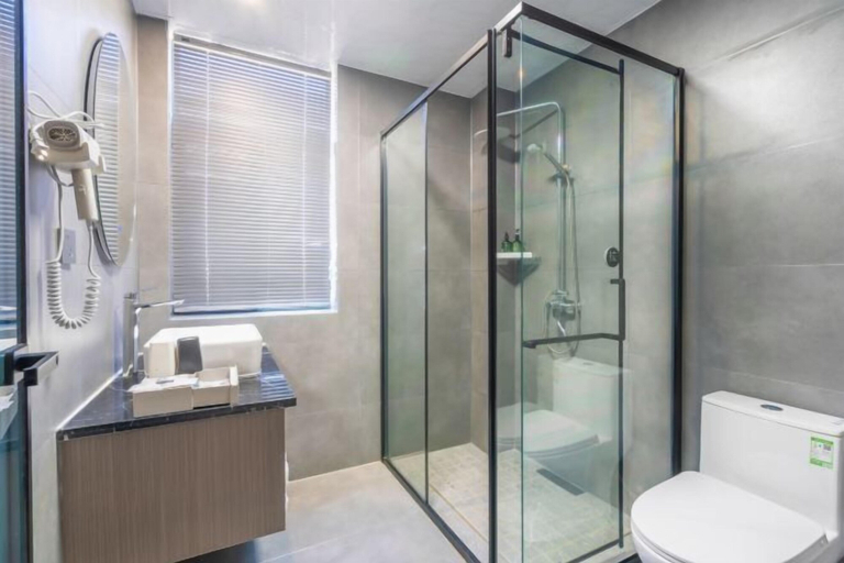 Bathroom 4, Qianshan Yuanxiang Shanglv Hotel, Anqing
