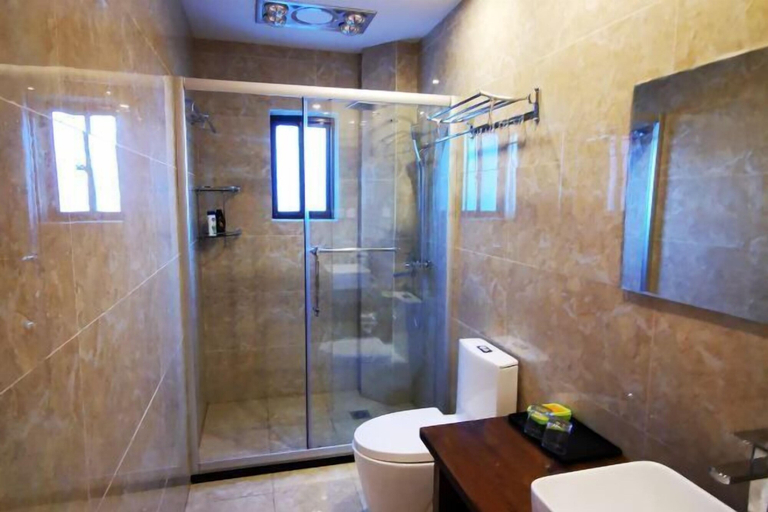 Bathroom 2, Baisha No. 66 Post Station, Lijiang