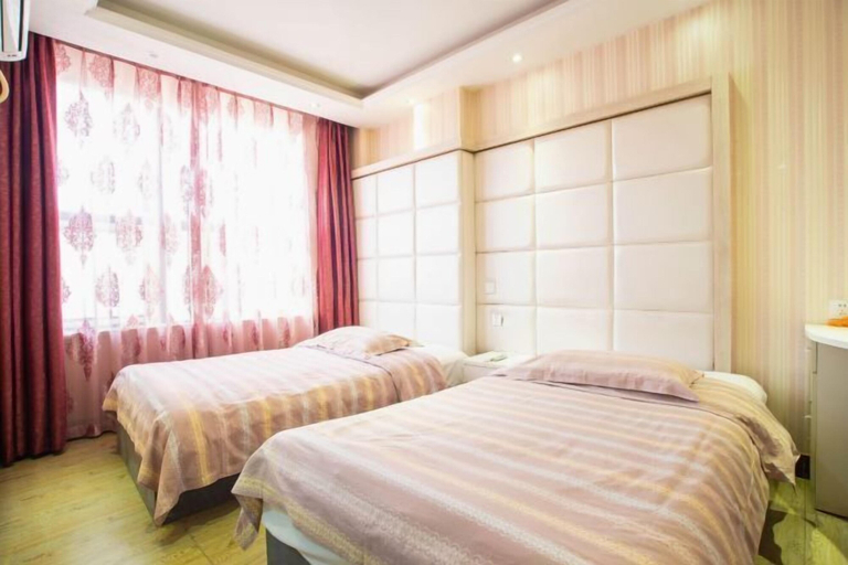 Bedroom 2, Aike 100 Theme Hotel (Qingdao Chongqing North Road Liuting Subway Station), Qingdao