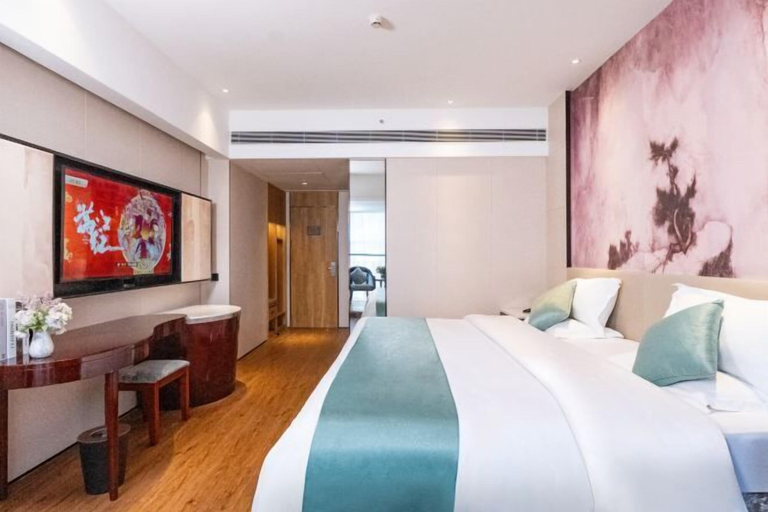 Bedroom 2, Marco Polo Holiday Hotel, Nanning