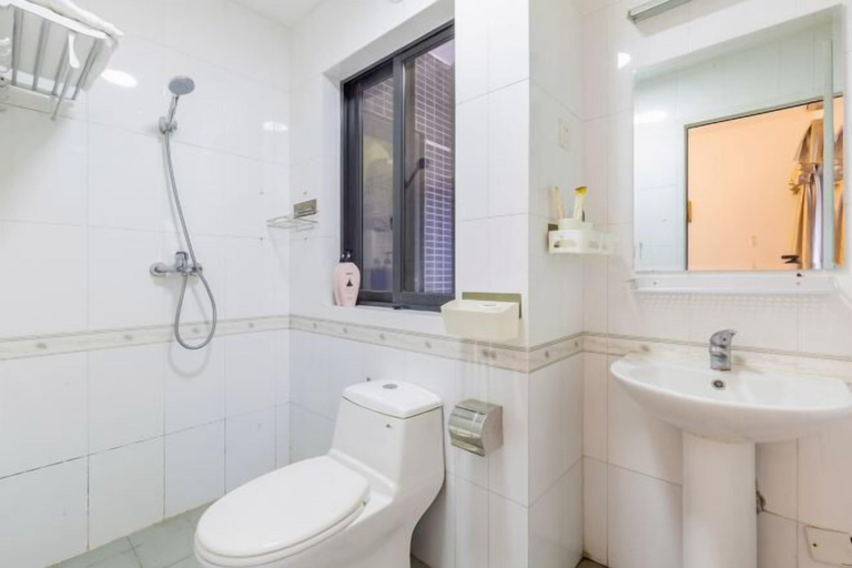 Bathroom 4, Jingji Baina Apartment, Shenzhen