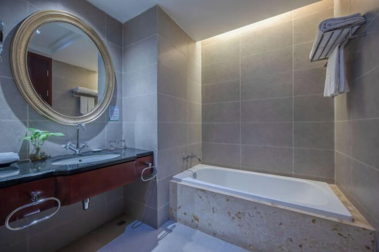 Bathroom 4, Harbour Oriental Hotel(Beilun Changjiang Road Store), Ningbo