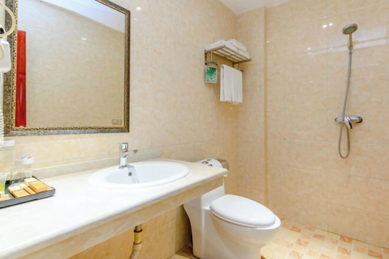 Bathroom 4, Ligang Hotel, Chongqing