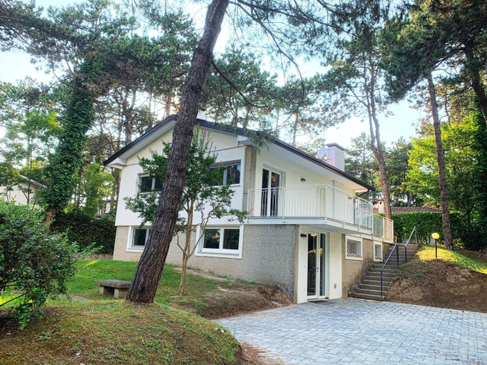 Exterior & Views 1, Villa Greif Pineta Apartment, Udine