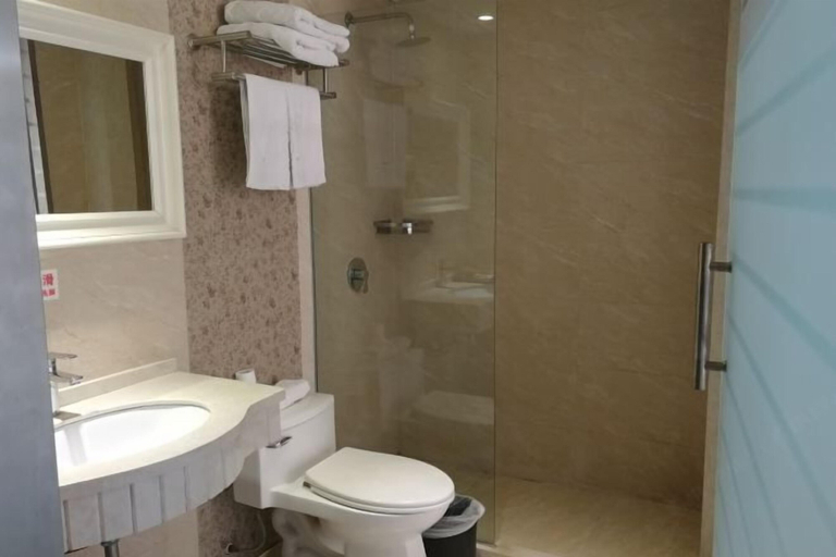 Bathroom 4, Jinqiao Holiday Business Hotel, Dalian