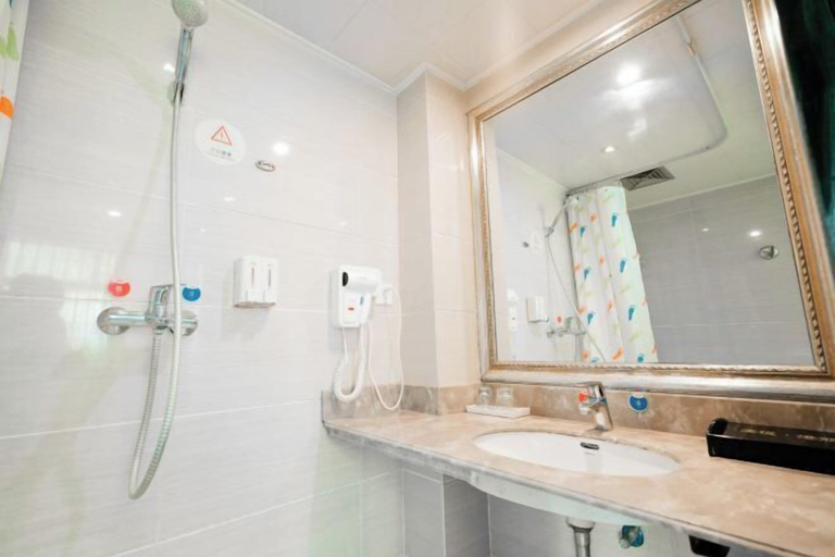 Bathroom 4, HomeInn Pebble Motel (Qingdao May 4th Square Olympic Sailing Center store), Qingdao