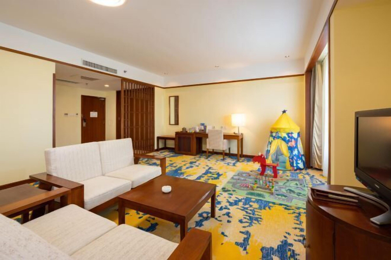 Bedroom 2, Discoveryland Hotel, Dalian