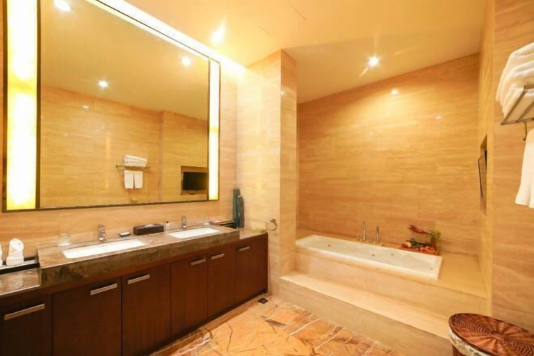 Bathroom 4, Qingdao Tiantai Mountain le'ai Hot Spring Art Hotel, Qingdao