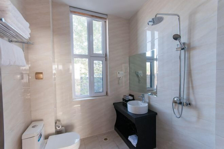 Bathroom 3, He Qi Boutique Hotel, Chifeng