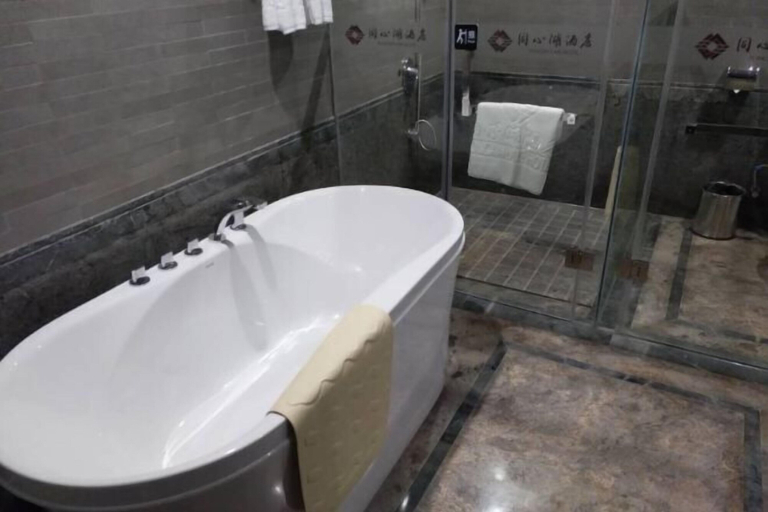 Bathroom 3, TONGXINLAKE HOTEL, Zhuzhou