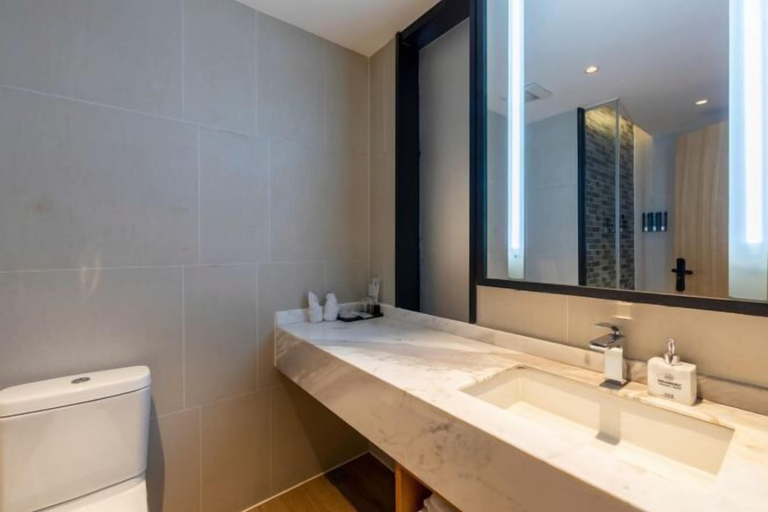 Bathroom 3, Tongbo Mountain International Hotel, Shangrao