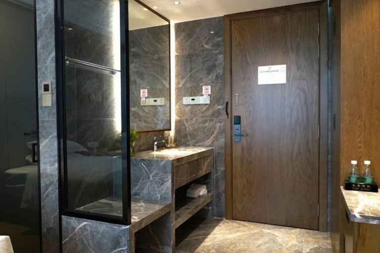 Bathroom 3, Shibazi Hotel, Yangjiang
