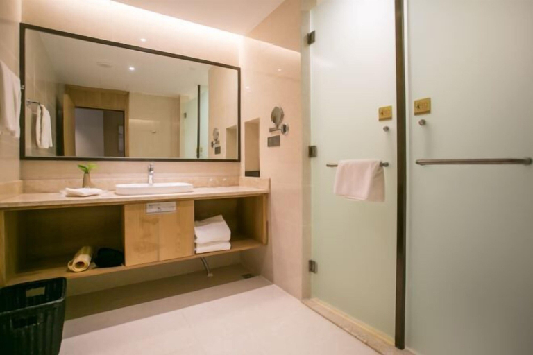 Bathroom 3, Oriental Plaza Hotel, Quzhou