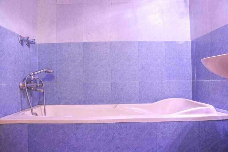 Bathroom 5, Amirs Residence Airport Hotel, Dhaka