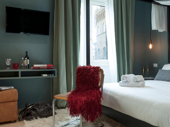 Bedroom 4, Tornabuoni Place, Florence