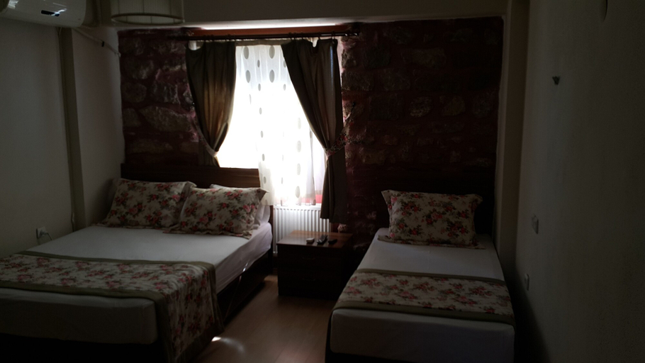 Bedroom 2, Odunluk Tas Konak Otel, Ezine