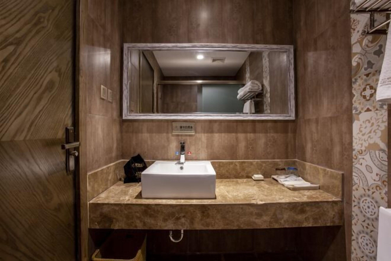 Bathroom 4, Konghe Yizhan Culture Hotel, Turfan