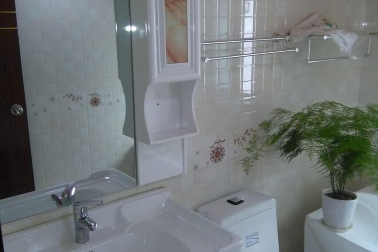 Bathroom 4, Xingfu Yayuan Guesthouse, Jiaxing