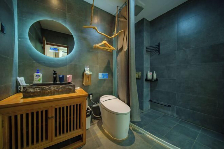 Bathroom 3, Huachengju View Guesthouse, Honghe Hani and Yi