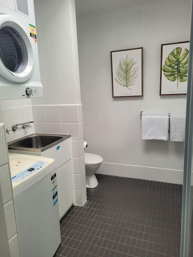 Bathroom 4, Centreport Units, Glenelg - Portland