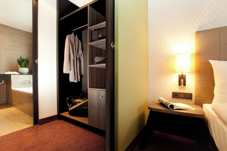 Bedroom 3, Steigenberger Parkhotel Braunschweig, Braunschweig