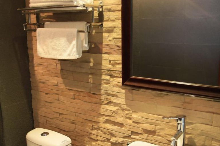 Bathroom 3, Tiandi Renhe Inn, Kunming