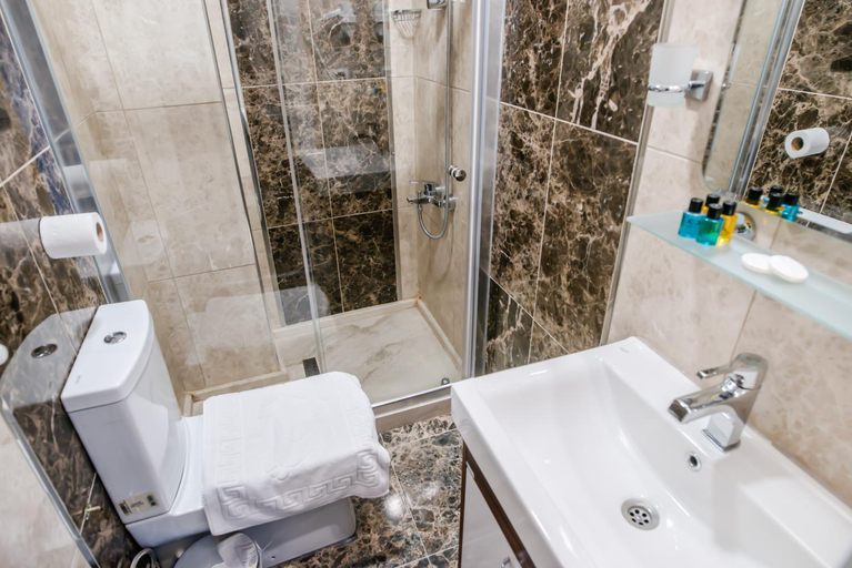 Bathroom 5, The Camelot Hotel, Fatih