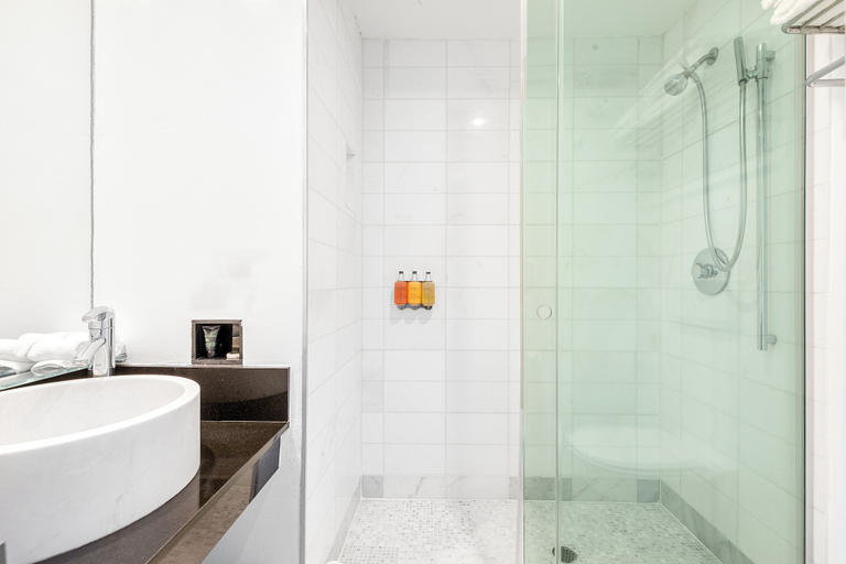 Bathroom 5, The O Hotel, Trademark Collection by Wyndham, Los Angeles