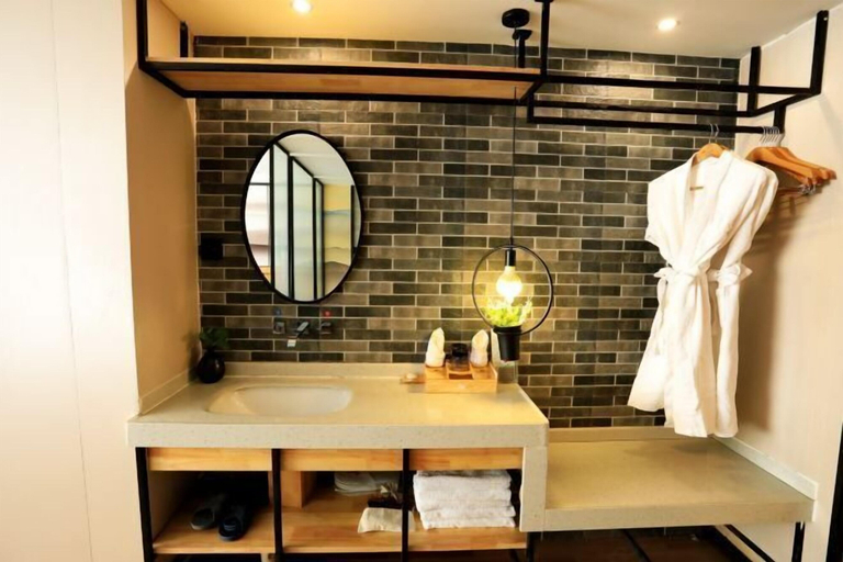 Bathroom 4, Rong'an International Hotel, Liuzhou