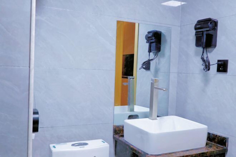 Bathroom 2, Danxia Holiday Hotel, Hezhou