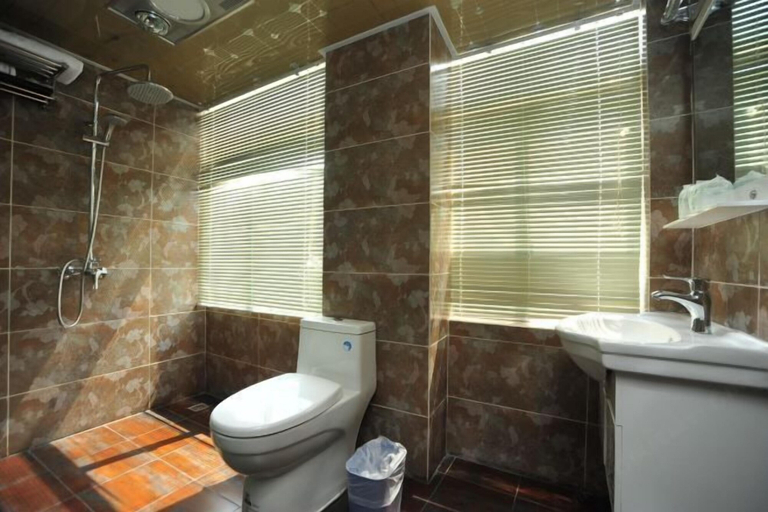 Bathroom 4, Youjia Inn, Kunming