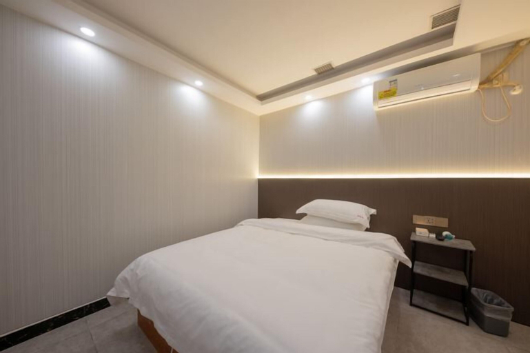 Bedroom 30
