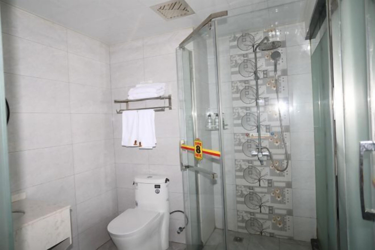 Bathroom 4, Super 8 Hotel (Hefei Ma'anshan Road Hegongda South Subway Station), Hefei