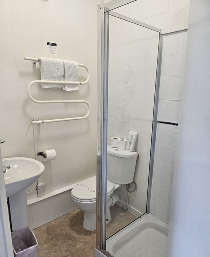 Bathroom 3, Blenheim Mount Hotel, Blackpool