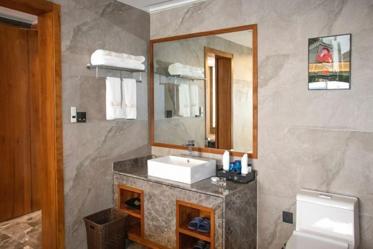Bathroom 3, Anhao Hot Spring Hotel, Dehong Dai and Jingpo