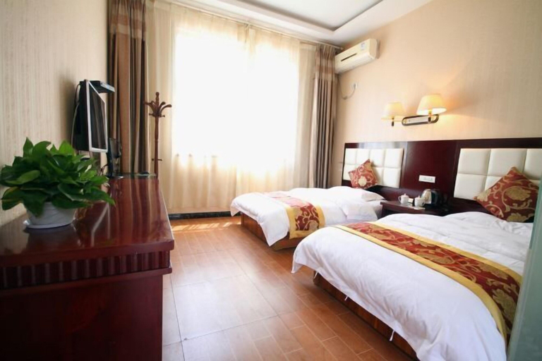 Bedroom 5, Yuquan Hotel, Weinan