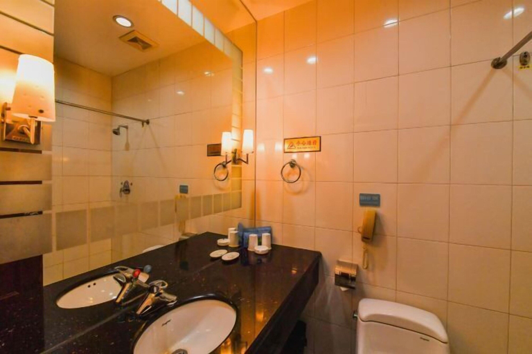 Bathroom 4, Haiyue International Hotel, Zhuzhou