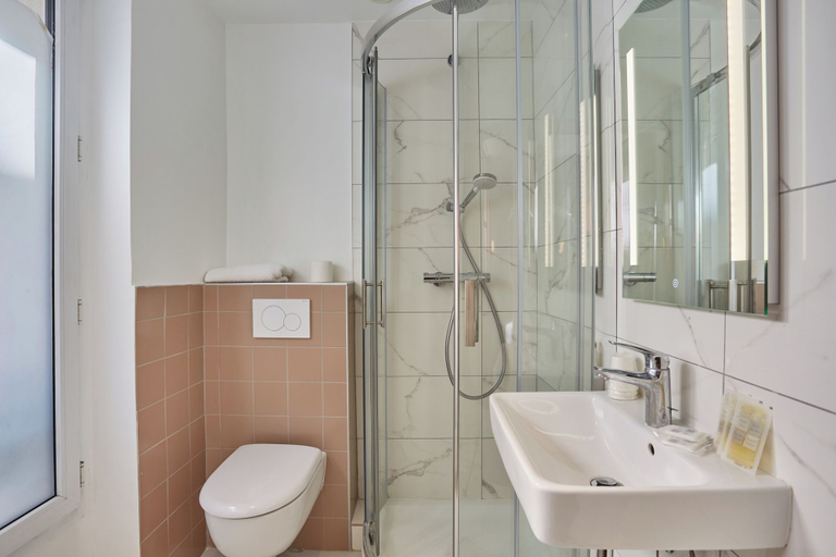 Bathroom 5, Merryl Hotel, Paris