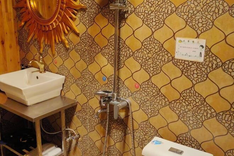 Bathroom 4, Shangri-La Xiangguo Home Inn, Dêqên Tibetan