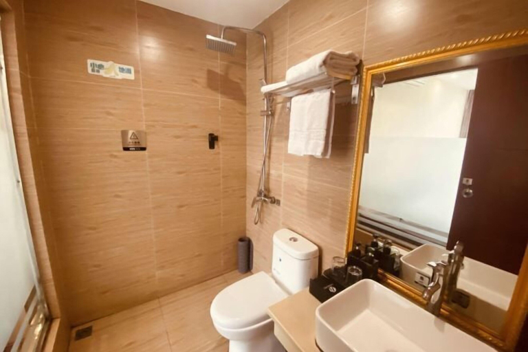 Bathroom 4, Hongye Holiday Hotel, Zhaotong